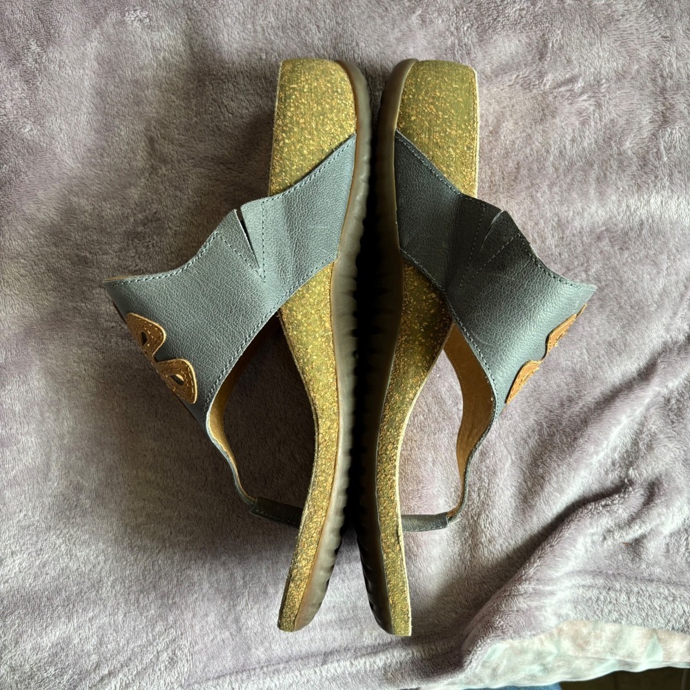 Josef Seibel Women Grey Leather Floral Cutout Thong Wedge Sandals Size 42 - Picture 6 of 8